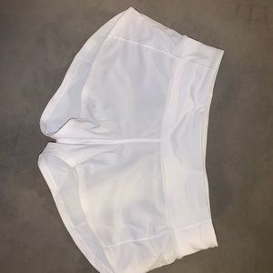 Lululemon 2.5” size 2 white speed up short